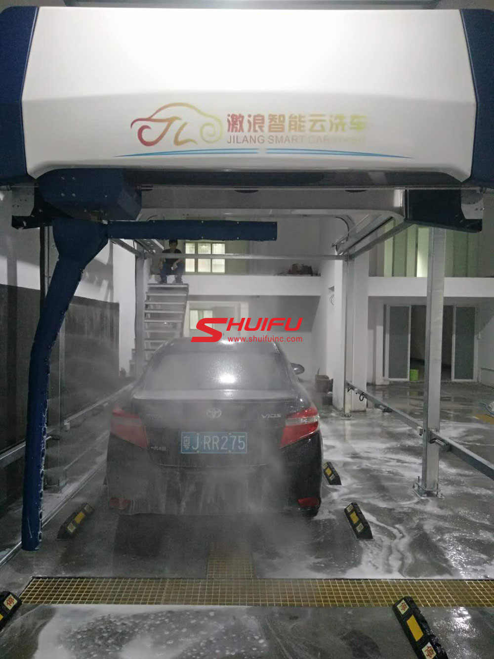 Automatic-car-wash-machine-AXE-OVERHEAD-touchless-carwash-system-installation-finished-in-Asia-manufactured-by-SHUIFU-CHINA-10