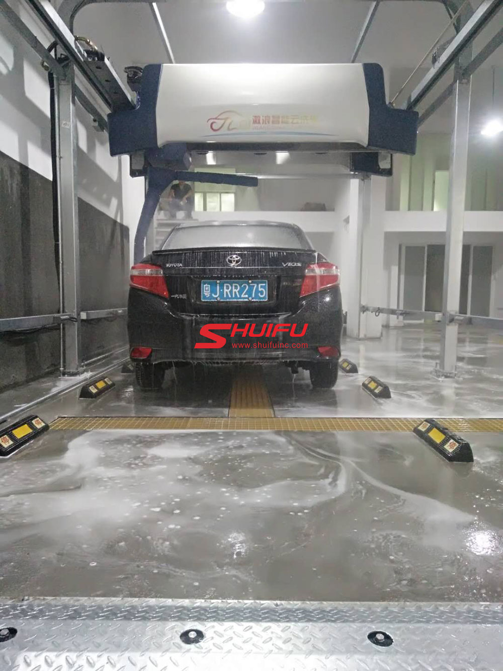 Automatic-car-wash-machine-AXE-OVERHEAD-touchless-carwash-system-installation-finished-in-Asia-manufactured-by-SHUIFU-CHINA-11