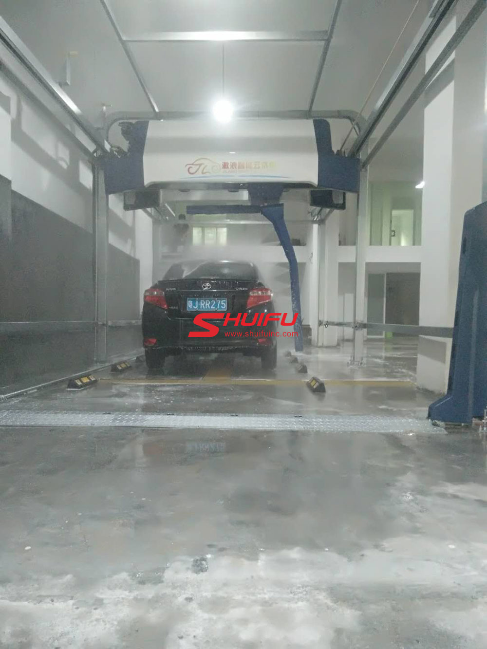 Automatic-car-wash-machine-AXE-OVERHEAD-touchless-carwash-system-installation-finished-in-Asia-manufactured-by-SHUIFU-CHINA-12