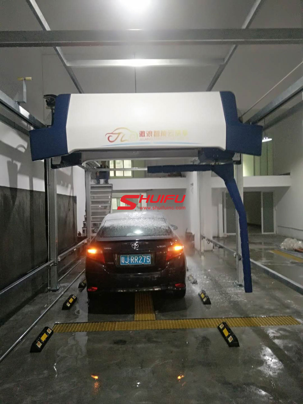Automatic-car-wash-machine-AXE-OVERHEAD-touchless-carwash-system-installation-finished-in-Asia-manufactured-by-SHUIFU-CHINA-5