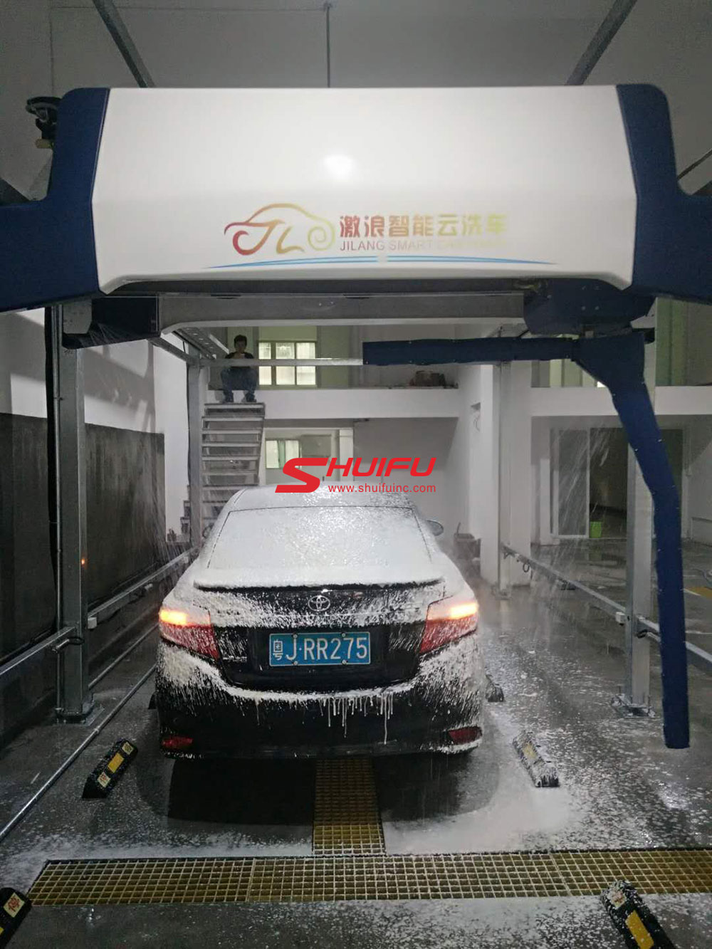 Automatic-car-wash-machine-AXE-OVERHEAD-touchless-carwash-system-installation-finished-in-Asia-manufactured-by-SHUIFU-CHINA-6