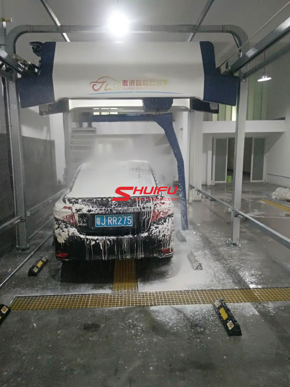 Automatic-car-wash-machine-AXE-OVERHEAD-touchless-carwash-system-installation-finished-in-Asia-manufactured-by-SHUIFU-CHINA-7